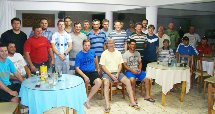 Moccelin (e) dirigentes e coordenadores do campeonato na primeira reunião do Amador de Lajeado. 