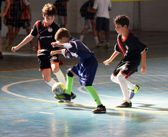 Pequenos atletas fazem a festa nos confrontos do Campeonato Piá. 