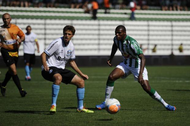 Zulu marcou para o Juventude inaugurando o placar do jogo. Foto: Porthus Júnior/Agência RBS. 