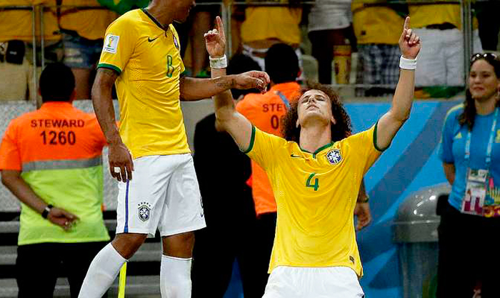 David Luiz anotou um golaço diante da Colômbia em cobrança de falta. Foto: Ricardo Matsukawa/Terra. 