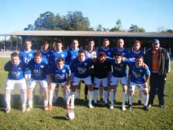 Equipe do Cruzeiro de Santa Clara jogou com um jogador a menos, desde o início da segunda etapa, mostrando aos torcedores que tem um time coeso e guerreiro.