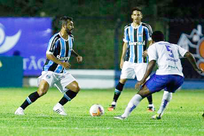 Douglas não conseguiu dar ritmo ao time do Grêmio, na derrota para o Aimoré. Foto: Lucas Uebel/Grêmio/Divulgação. 