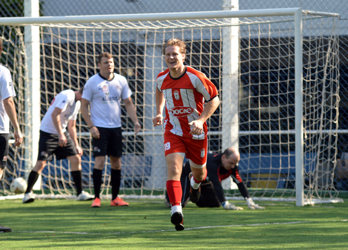 Ismael Wathier, o “Pitbul”, está marcando seu segundo gol no confronto diante do Aliança.