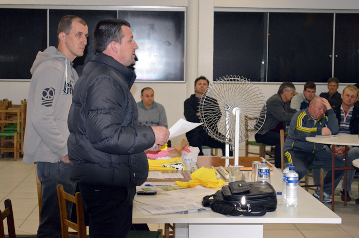 Frigo conduziu a reunião que definiu a participação de 35 equipes no regional Certel Sicredi deste ano.