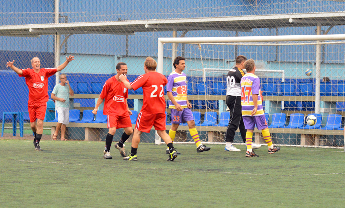 Tocafogo comemora o primeiro gol na partida contra o Tabajara/CBM.