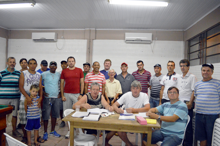 Diretoria da Lilafa, secretário Paulo Tori e dirigentes das equipes, na 2ª reunião do Municipal de Lajeado.