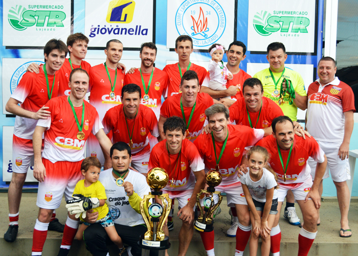Tabajara/CBM com o troféu de campeão da Primeira Divisão do Sete. 