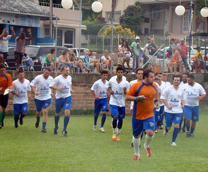 Equipe do Cruzeiro, da categoria força livre, venceu o XV de Novembro pelo placar de 2 a 1.