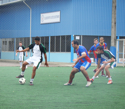 Equipe do JéDuCa, do jogador Tiago Luiz Nyland (e), venceu o Kamikazi, e garantiu passaporte para a fase semifinal da Segunda Divisão.