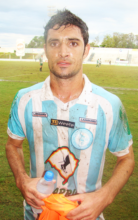 Gustavo marcou dois gols diante do Juventude.