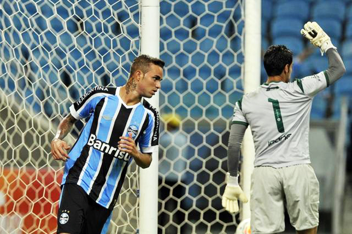 Luan mudou a história do jogo diante do São Paulo-RG, marcando os dois gols do Grêmio. Foto: Mateus Bruxel/Agência RBS. 