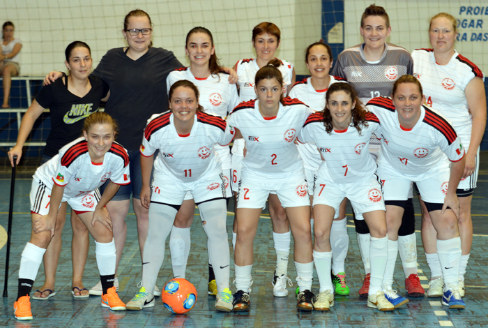 Equipe Futebol Feminino Só Alegria venceu o até então líder Friomax e assumiu o topo da tabela.
